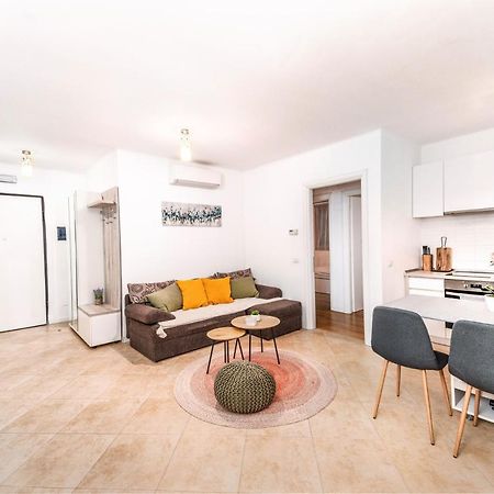 Central 700 Square Fructus Plaza - Eva Apartment Temesvár Kültér fotó