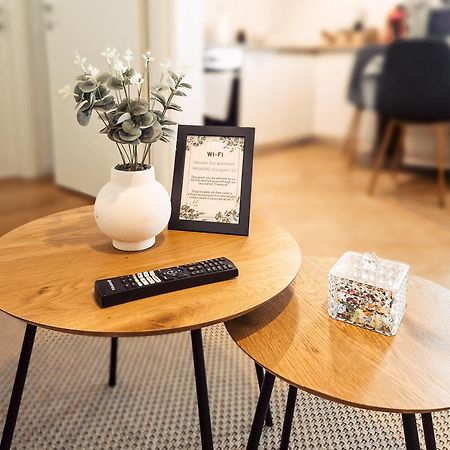 Central 700 Square Fructus Plaza - Eva Apartment Temesvár Kültér fotó