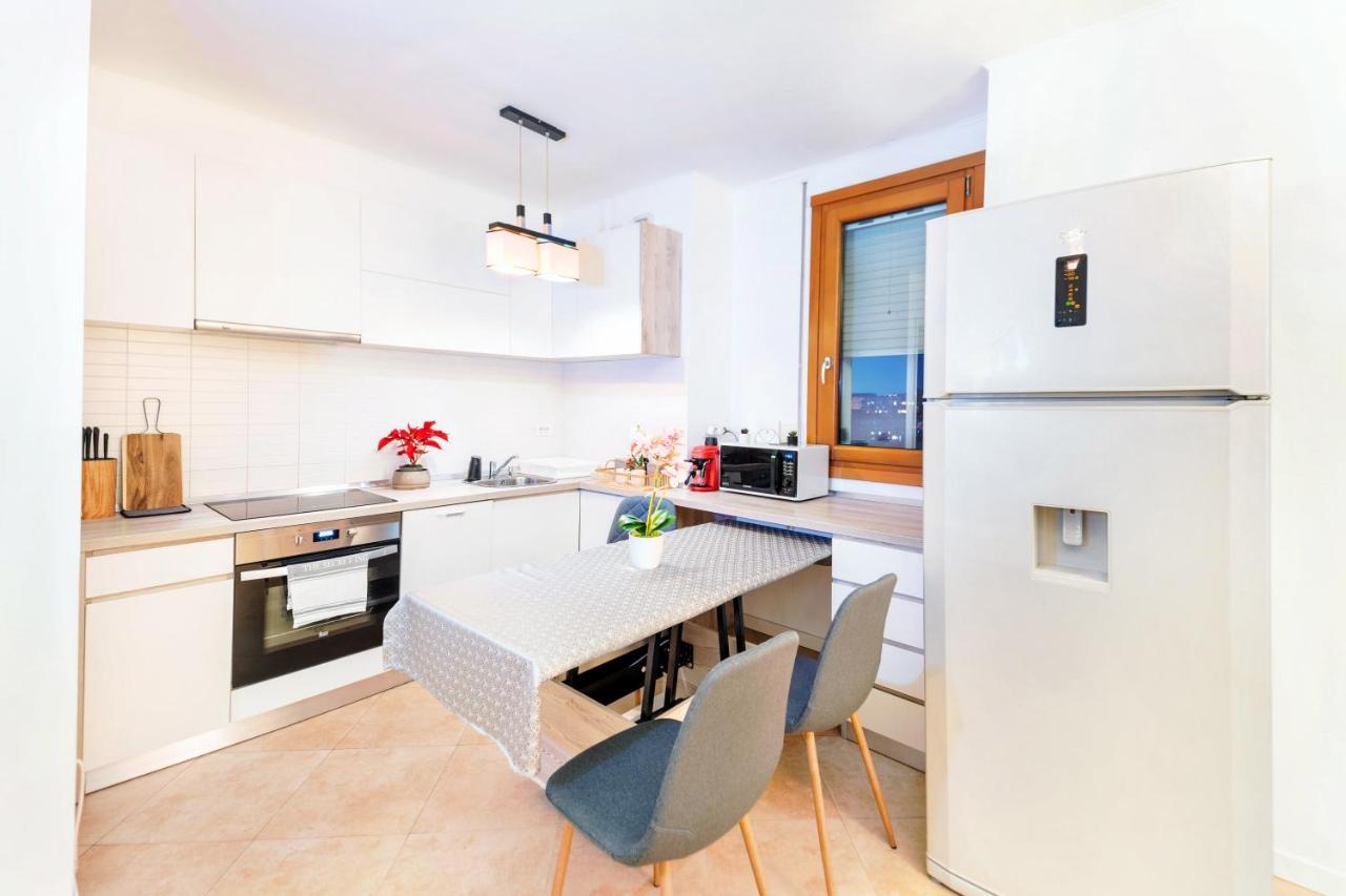 Central 700 Square Fructus Plaza - Eva Apartment Temesvár Kültér fotó