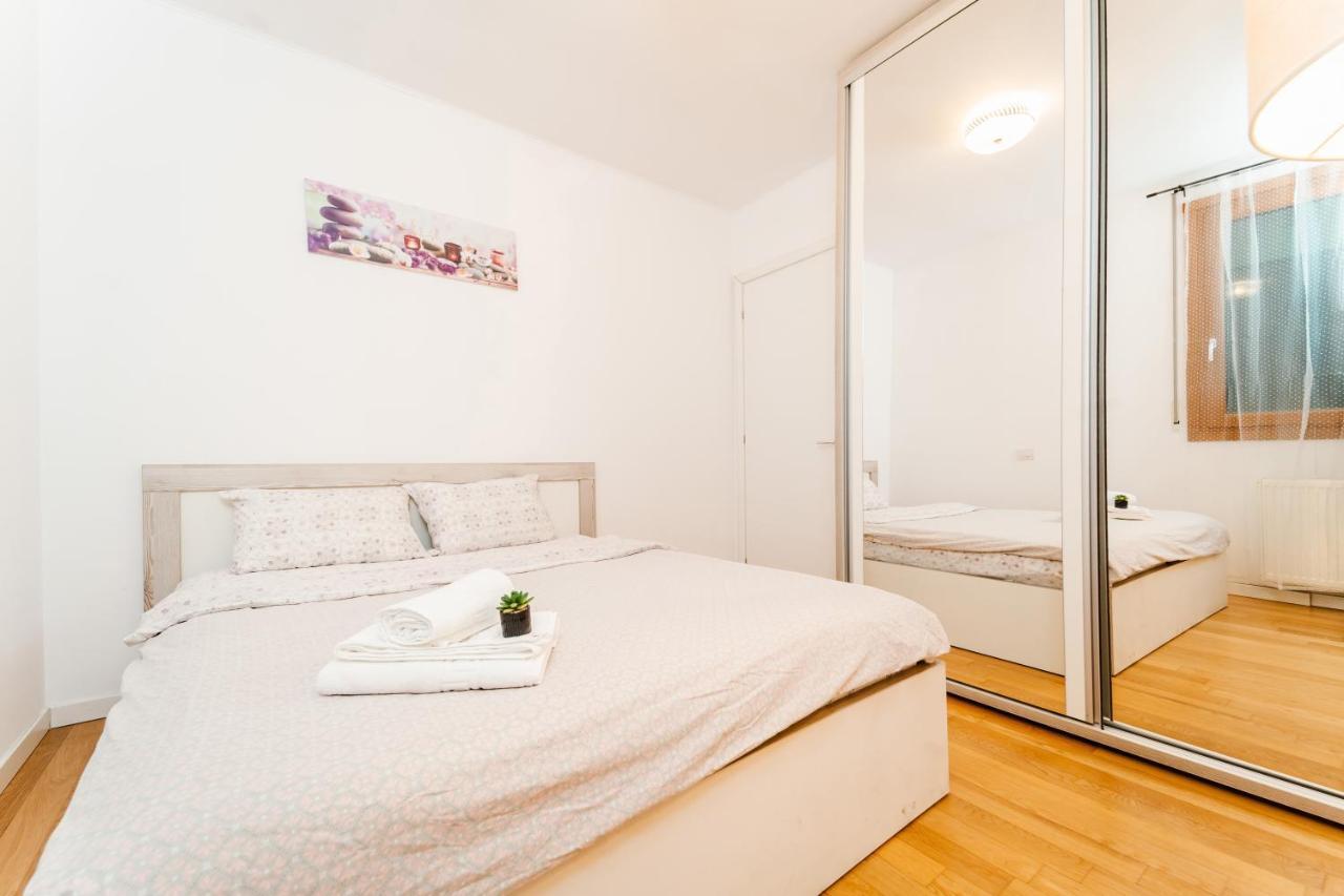 Central 700 Square Fructus Plaza - Eva Apartment Temesvár Kültér fotó