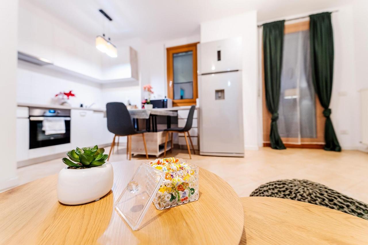 Central 700 Square Fructus Plaza - Eva Apartment Temesvár Kültér fotó