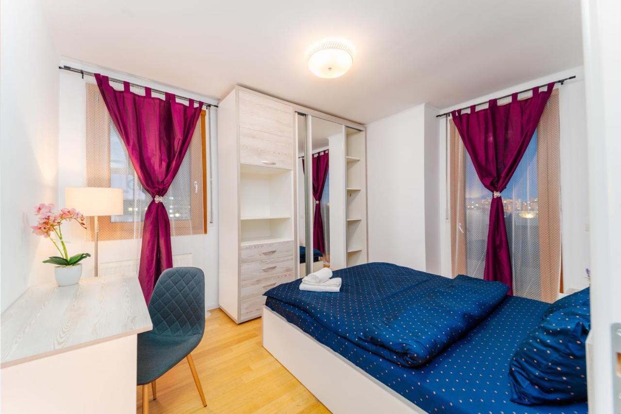 Central 700 Square Fructus Plaza - Eva Apartment Temesvár Kültér fotó