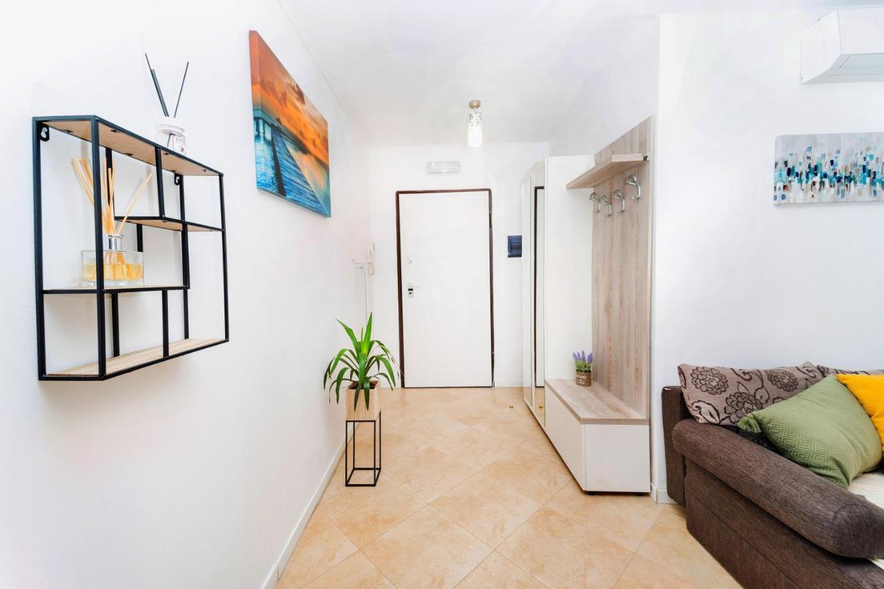 Central 700 Square Fructus Plaza - Eva Apartment Temesvár Kültér fotó